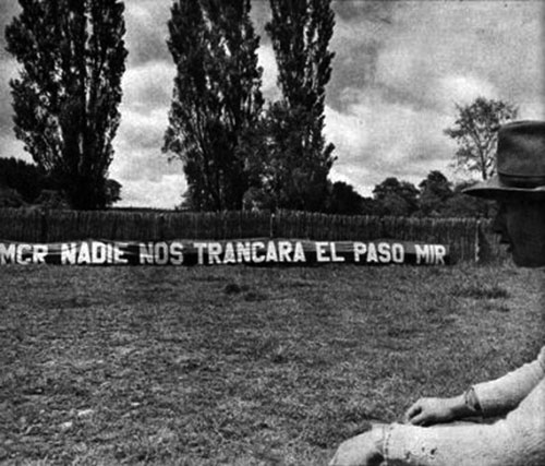 Campesinos del Movimiento Campesino Revolucionario (MCR), en una toma de fundo. 1972