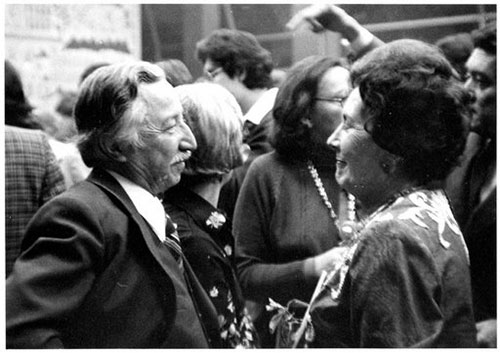 Imagen 6. En 1977 visita México Luis Corvalán, Secretario General del Partido Comunista Chileno, exiliado en la URSS. En la foto con Hortensia Bussi, viuda de Salvador Allende.