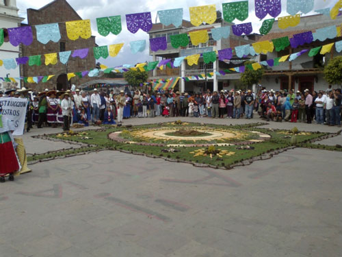 Imagen 3. Fuente: Ceremonia de toma de posesión de los integrantes del K'eri Janaxkaticha de Cheran, Michoacán de Ocampo, tomada por la Maestra Parastoo Anita Mesri Hashemi-Dilmaghani, el 5 de febrero de 2012.