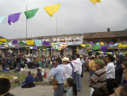 Imagen 4. Fuente: Integrantes del K'eri Janaxkaticha de Cherán, Michoacán de Ocampo, tomada por la Maestra Parastoo Anita Mesri Hashemi-Dilmaghani, el 5 de febrero de 2012.
