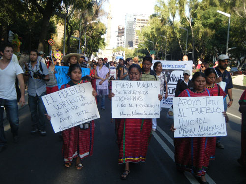 Imagen 2. Mujeres triqui en la protesta