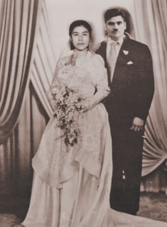 Imagen 3. Quinceañera Sofía López y su padre Reynaldo López, década de 1950. Autor: desconocido. Colección Museo Comunitario de Huitzco, Oaxaca.