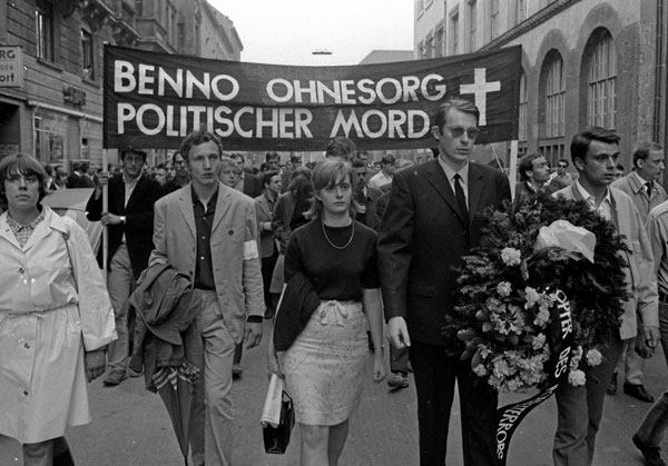 Imagen 5. Marcha de protesta por el asesinato del estudiante Benno Ohnesorg en Munich, 5 de junio de 1967. 