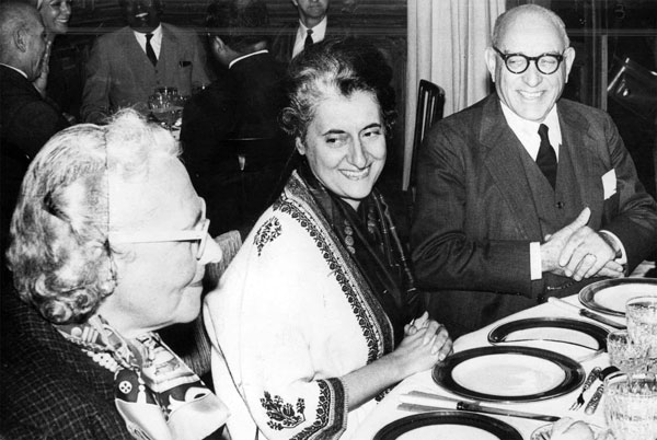 Indira Gandhi junto a Victoria Ocampo durante su visita a Argentina