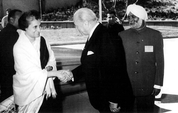 Raúl Prebisch con Indira Gandhi