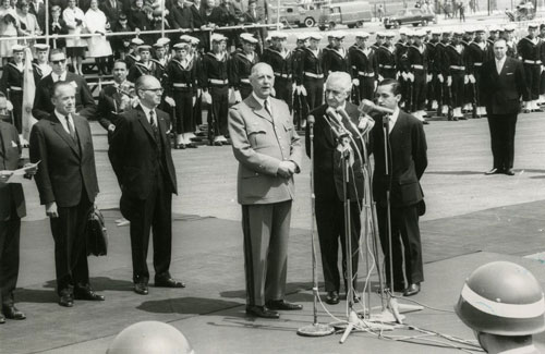 El presidente Illia durante la visita de Charles De Gaulle a la Argentina