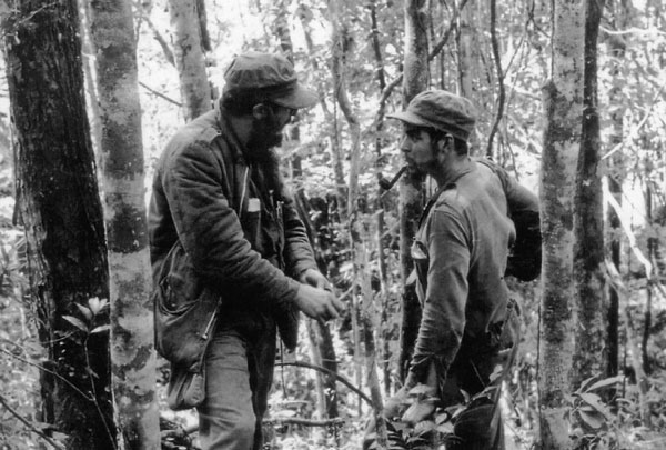 Fidel y el Che en Sierra Maestra.