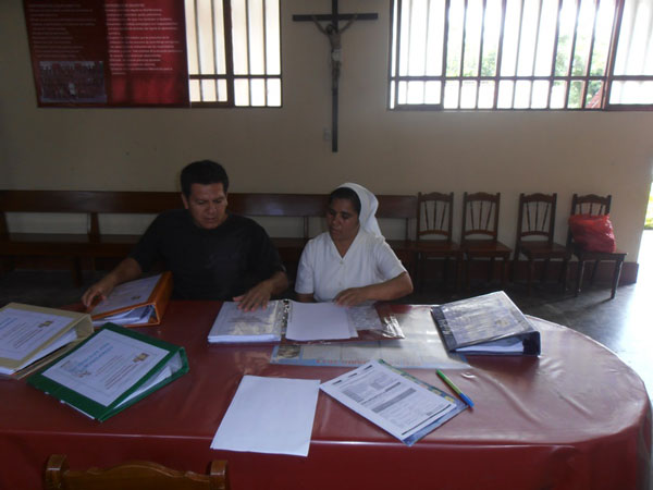 Imagen 6.  Documentos de gestión educativa con enfoque ambiental en la I.E. Ignacia Velásquez. Moyobamba, San Martín. Foto del autor