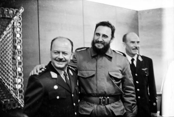 En diciembre de 1971, Fidel Castro llegó a Lima y se reunió con Juan Velasco Alvarado