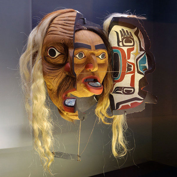 Mascara ritual Kwakiutl. Museo Peabody de Arqueología y Etnología, Universidad de Harvard