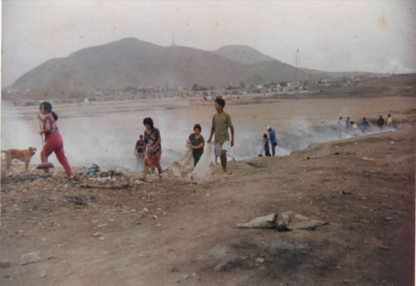 Pobladores realizando labores de limpieza en el sitio arqueológico Garagay